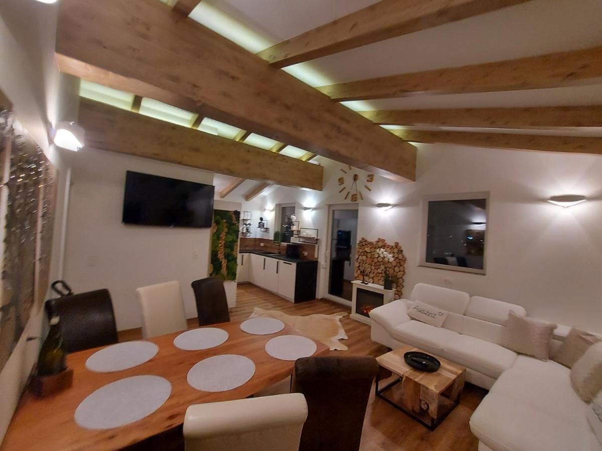 Auszeit Steiraland Penthouse 9 Mit Grossen Balkon Und Parkplatz Apartment